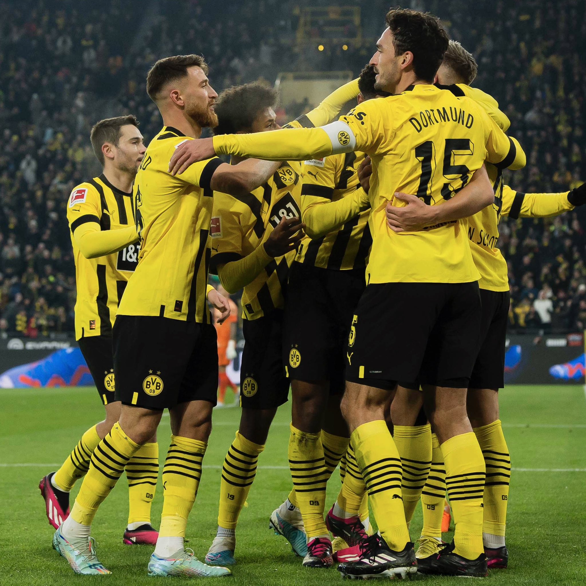Borussia Dortmund vine după un meci cu șapte goluri